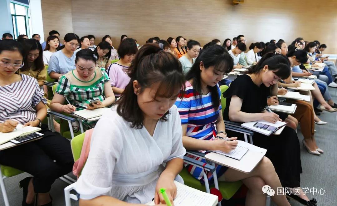 西安國(guó)際醫(yī)學(xué)中心舉辦為期兩天的科主任、護(hù)士長(zhǎng)培訓(xùn)