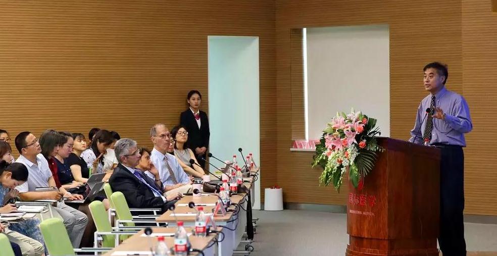 美國(guó)醫(yī)療專家走進(jìn)西安國(guó)際醫(yī)學(xué)中心，開展國(guó)際醫(yī)療合作