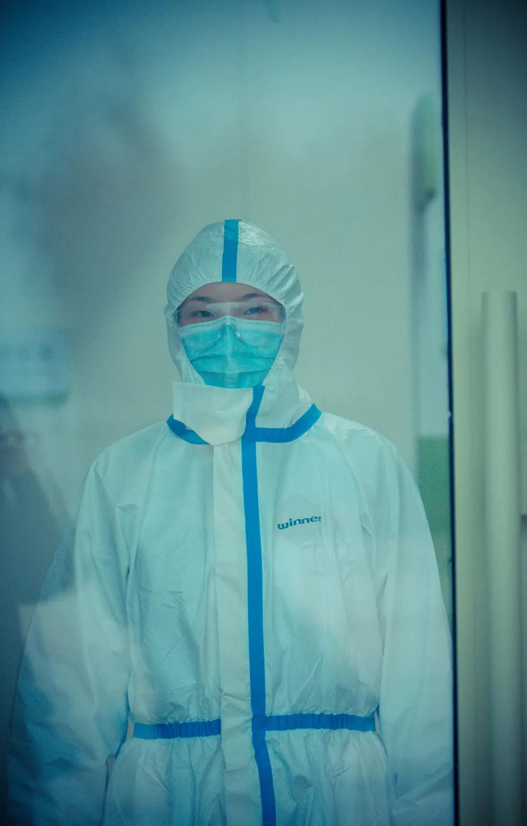 中新社陜西-——“媽?zhuān)荒芎湍黄疬^(guò)年，我報(bào)名去武漢！”