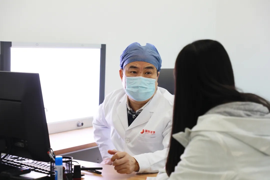 戰(zhàn)疫是英雄 救治是楷?！靼矅H醫(yī)學中心醫(yī)院支援湖北醫(yī)療隊隊員返崗工作干勁十足