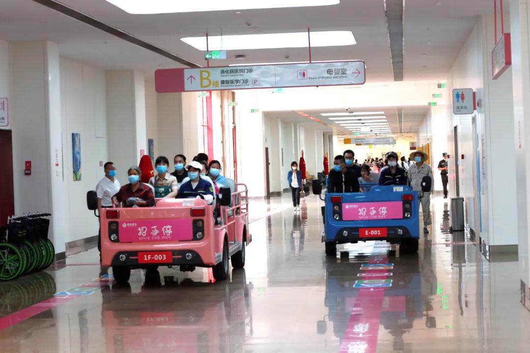 曖心“招手停”成為醫(yī)院一道亮麗的風景線