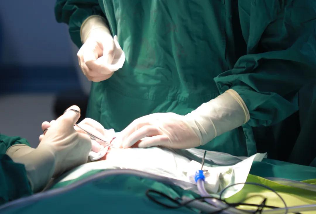 西安國際醫(yī)學(xué)中心醫(yī)院為兩歲聾兒成功實施人工耳蝸植入術(shù)