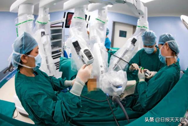 西安日報——新一代達芬奇手術機器人，輔助婦科微創(chuàng)手術獲成功
