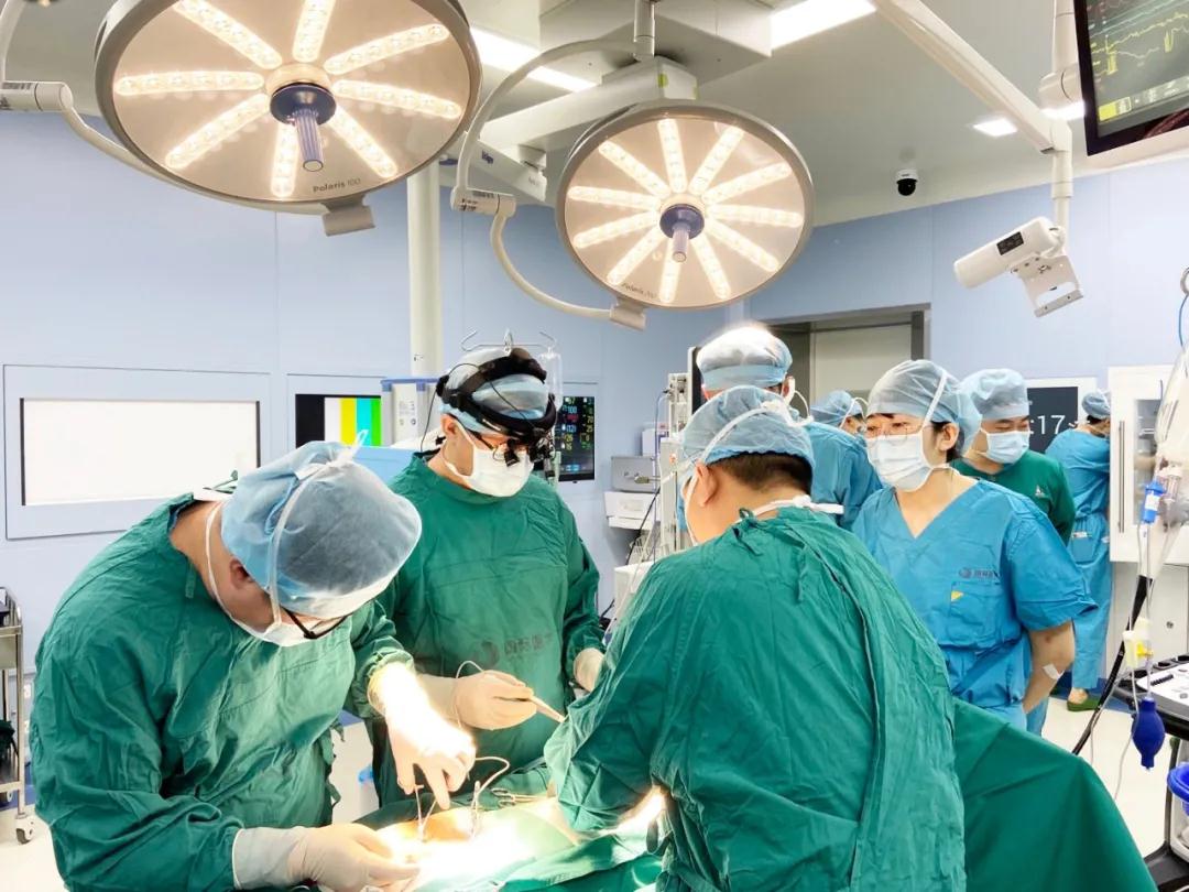 媽媽別害怕，我一直在您身邊——心臟外科又一臺達芬奇機器人二尖瓣置換術(shù)順利完成