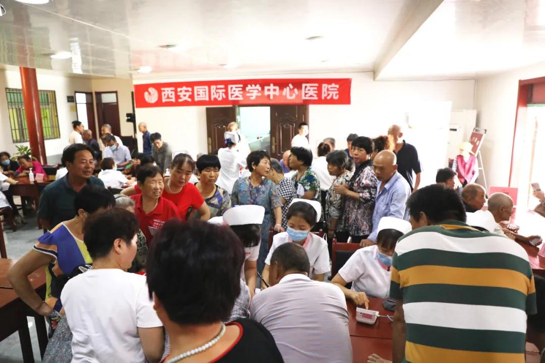 “施天使之愛，佑百姓健康”系列公益義診——走進綠地社區(qū)