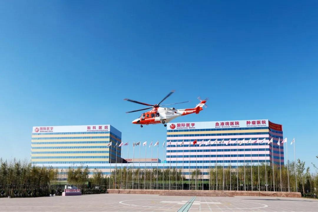 人民數(shù)字陜西—生命續(xù)航 分秒必爭(zhēng)！  西安國(guó)際醫(yī)學(xué)中心醫(yī)院緊急救助一名跨省“飛”來(lái)的重癥患者