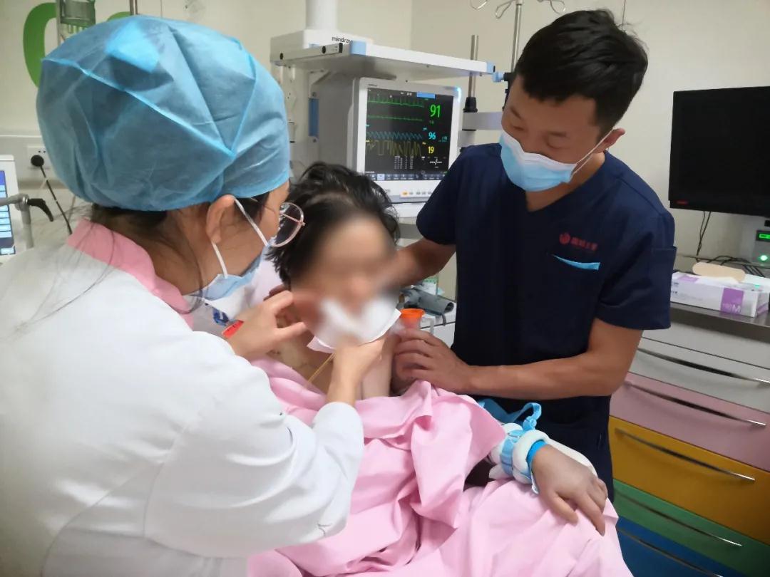 用心呵護|急救中心救治76歲心臟驟?；颊?>
				             </a>
                <div   id=