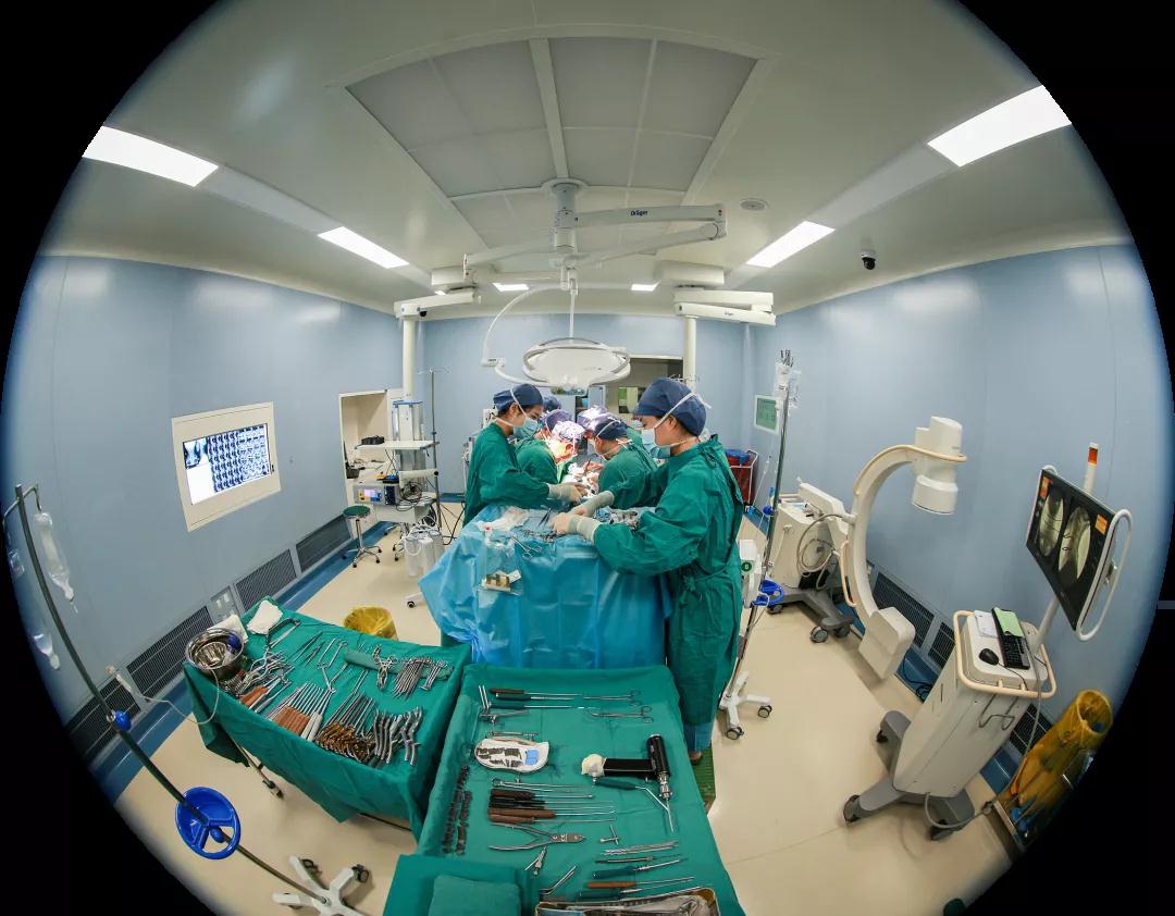 原點新聞—世界首例！3D打印可動人工頸椎-椎間盤復合體植入術(shù)