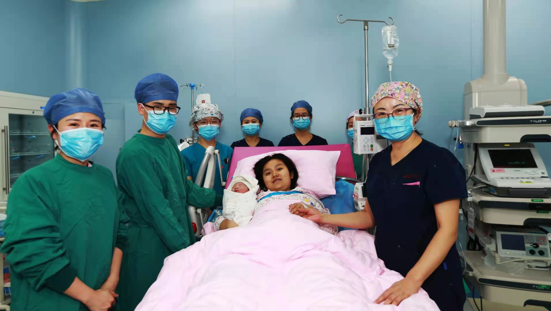 原點(diǎn)新聞—迎新春，西安國(guó)際醫(yī)學(xué)中心醫(yī)院第一個(gè)“金牛寶寶”來啦！