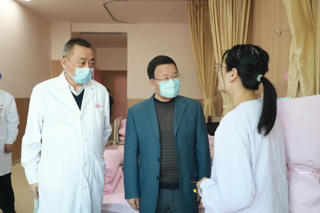 軍人衛(wèi)國戍邊 軍嫂堅(jiān)強(qiáng)守家