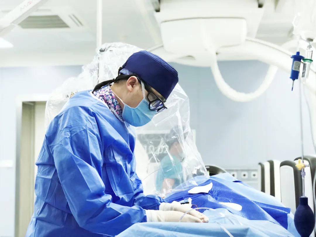 化險(xiǎn)為夷！腦科醫(yī)生巧拆顱內(nèi)“不定時(shí)炸彈”