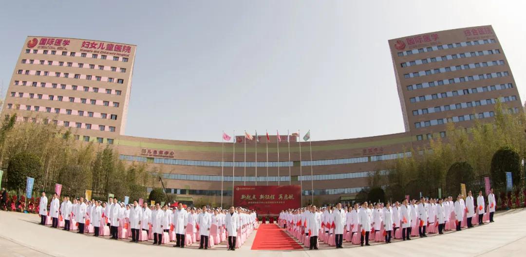 佑護(hù)健康，我們?cè)诼飞稀靼矅?guó)際醫(yī)學(xué)中心醫(yī)院專(zhuān)家齊聚商洛義診送健康