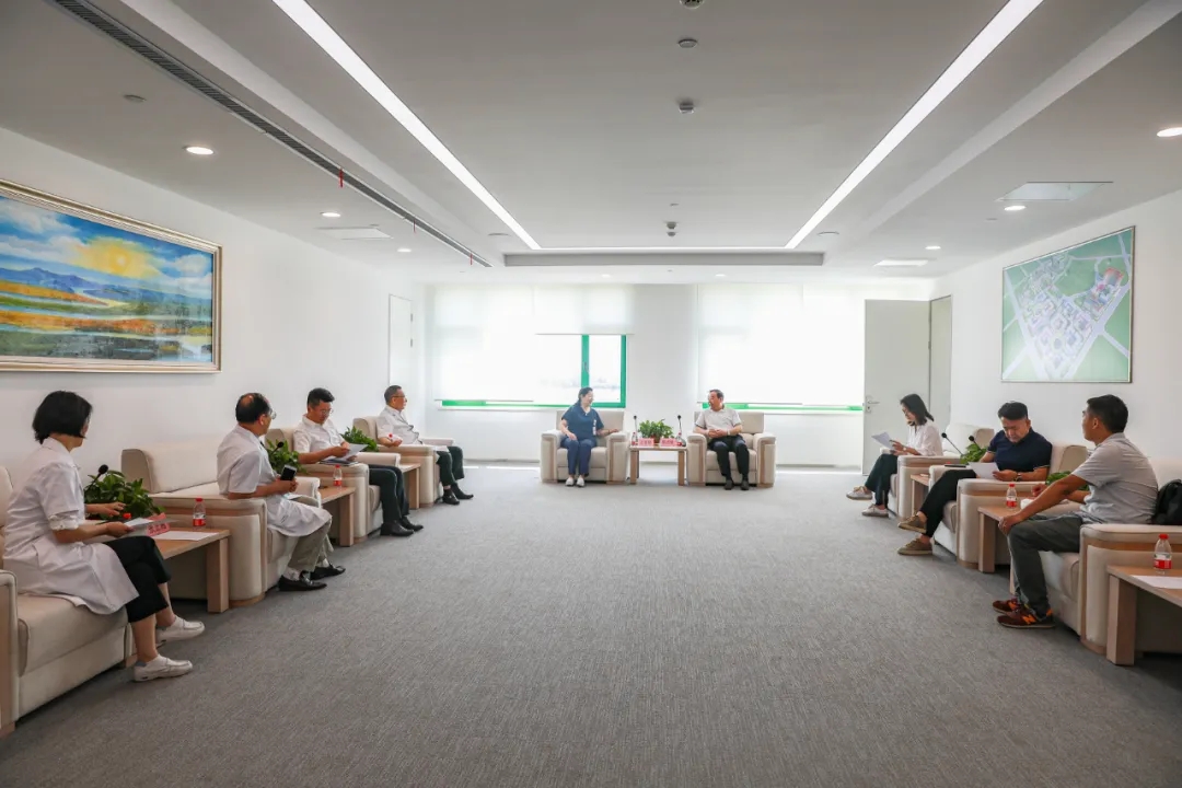 陜西省老齡產業(yè)協(xié)會執(zhí)行會長侯培琪一行來醫(yī)院參觀考察