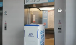 機(jī)器人成精啦！送藥還會(huì)坐電梯