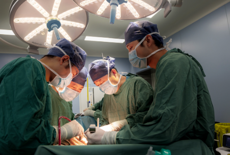 4小時的手術(shù)，消外一科從七旬患者體內(nèi)取出哈密瓜大小的腫瘤