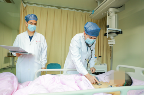 險(xiǎn)！心臟驟停3分鐘 三科室上演教科書式急救接力