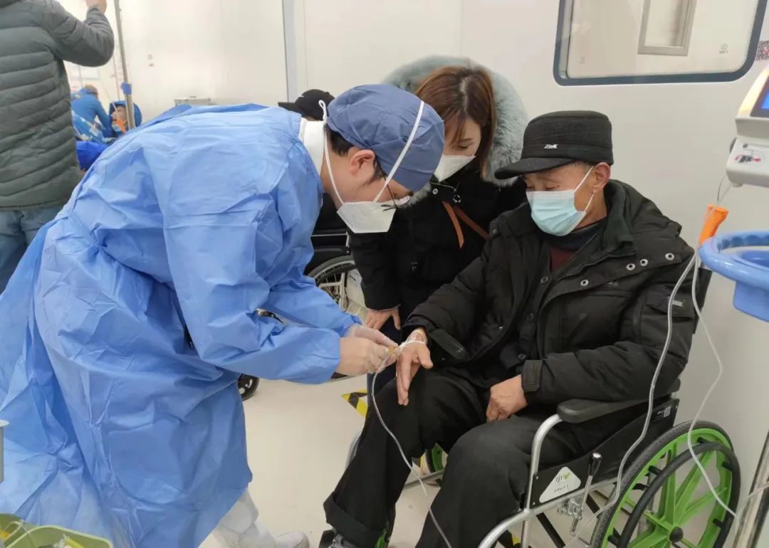 向光而行，致敬元旦堅(jiān)守“醫(yī)”線的你們！