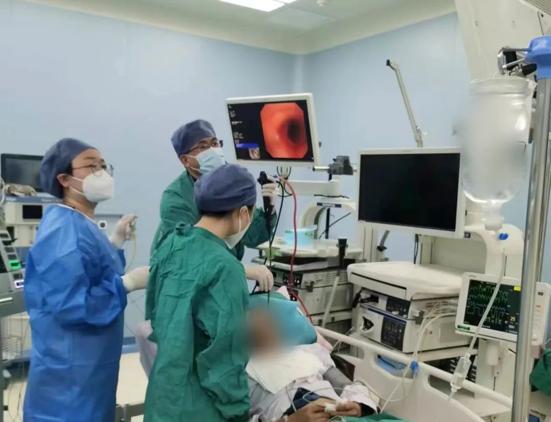 年過七旬的他，氣管被堵90%！危急時(shí)刻......