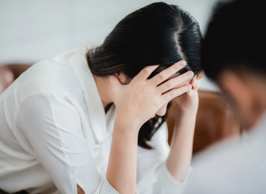 沒(méi)食欲、睡眠差、全身乏……這些“長(zhǎng)新冠”癥狀有可能是心理疾病撥打96999-3可免費(fèi)咨詢