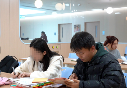 治療、學(xué)習(xí)兩不誤！病房里開(kāi)啟了“小課堂”