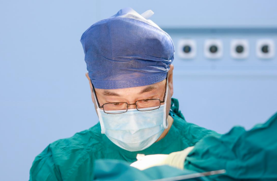 7歲遭遇油罐爆炸！單親媽媽“浴火重生”擺脫“異類”標簽