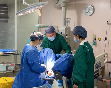 孕期規(guī)范管理，分娩精心接生，30歲產婦順產雙胞胎