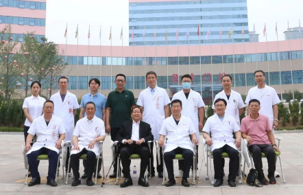 美國(guó)著名脊柱微創(chuàng)專(zhuān)家Anthony T. Yeung教授來(lái)我院學(xué)術(shù)交流