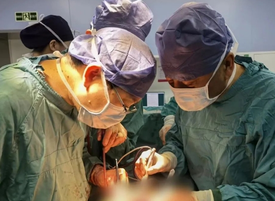 有實力有擔當！他完成了這臺“無人敢接”的高難度手術(shù)