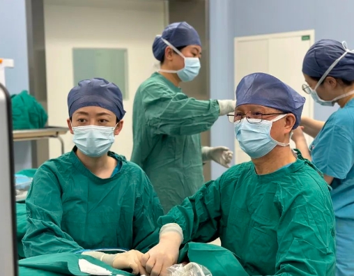 3800公里求醫(yī)路，她終于在這里“針”到病除