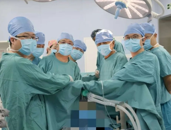 難度五顆星！不插管手術(shù)擊潰“封喉”腫瘤