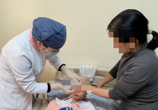 一鍵預(yù)約，專業(yè)到家——西安國際醫(yī)學(xué)中心醫(yī)院“互聯(lián)網(wǎng)+護(hù)理上門服務(wù)”為失能老人解憂，讓家屬安心工作