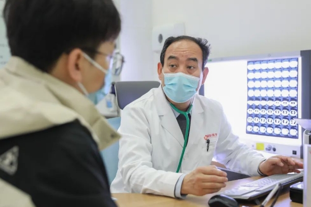 大醫(yī)之道|傅恩清：三十余載，呼吸防線的“工程師”