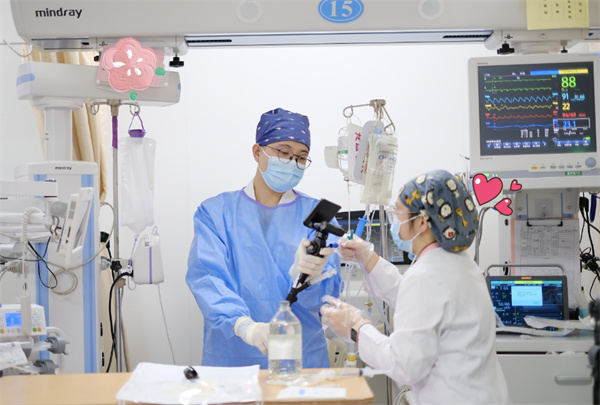 身心同救！重癥病房里的“祛病”與“醫(yī)心”